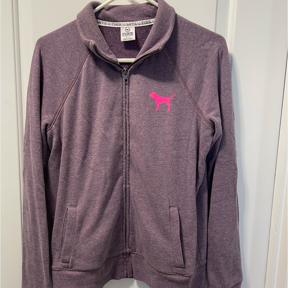NWOT  Victoria’s Secret size medium workout pull over